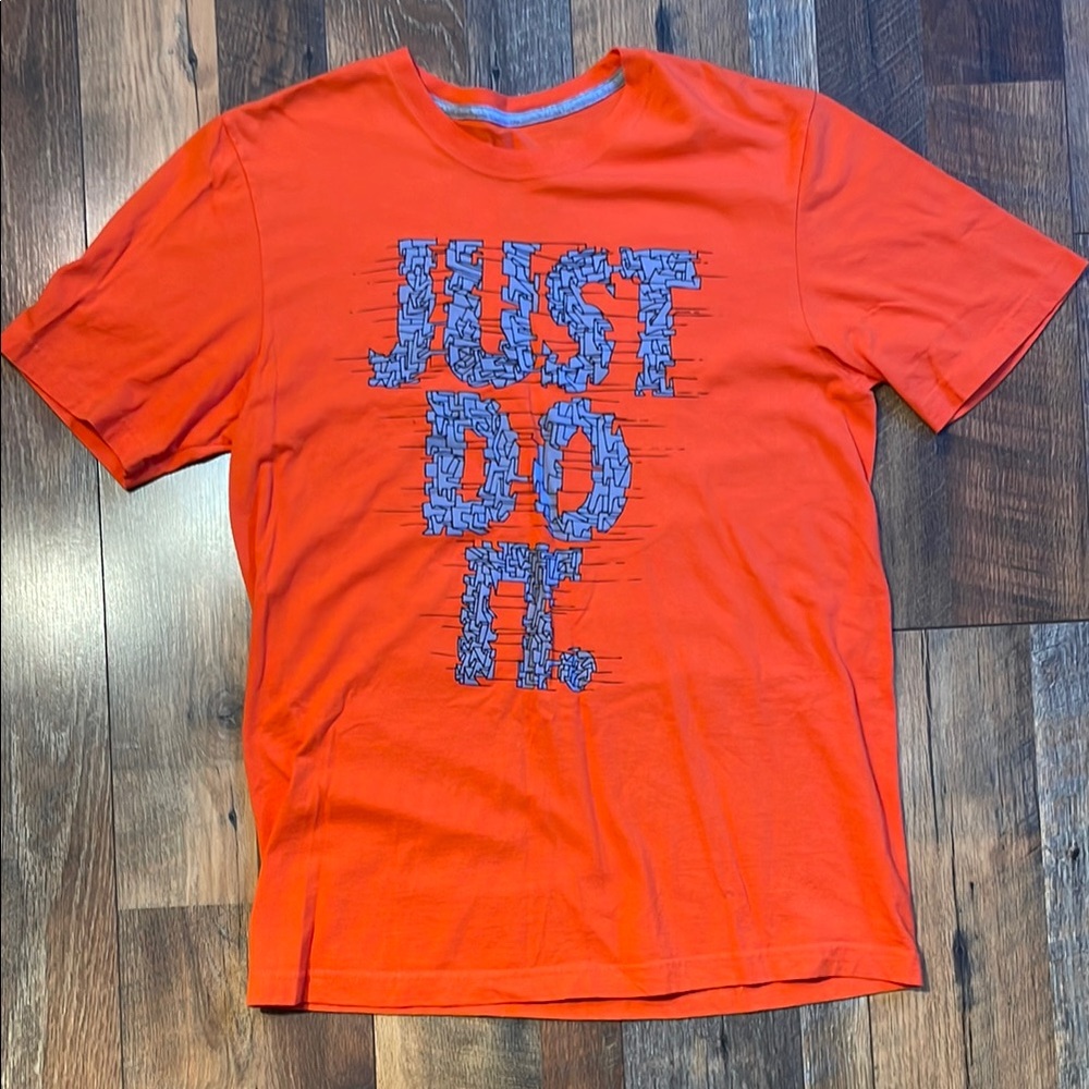 Nike Just Do It Regular Fit T-Shirt - Men’s Medium